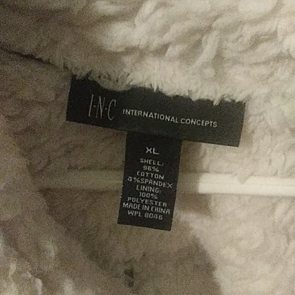 Vest - Picture 2 of 4